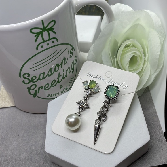 Mismatch Crystal Pearl Drop Earrings - Picture 12 of 14